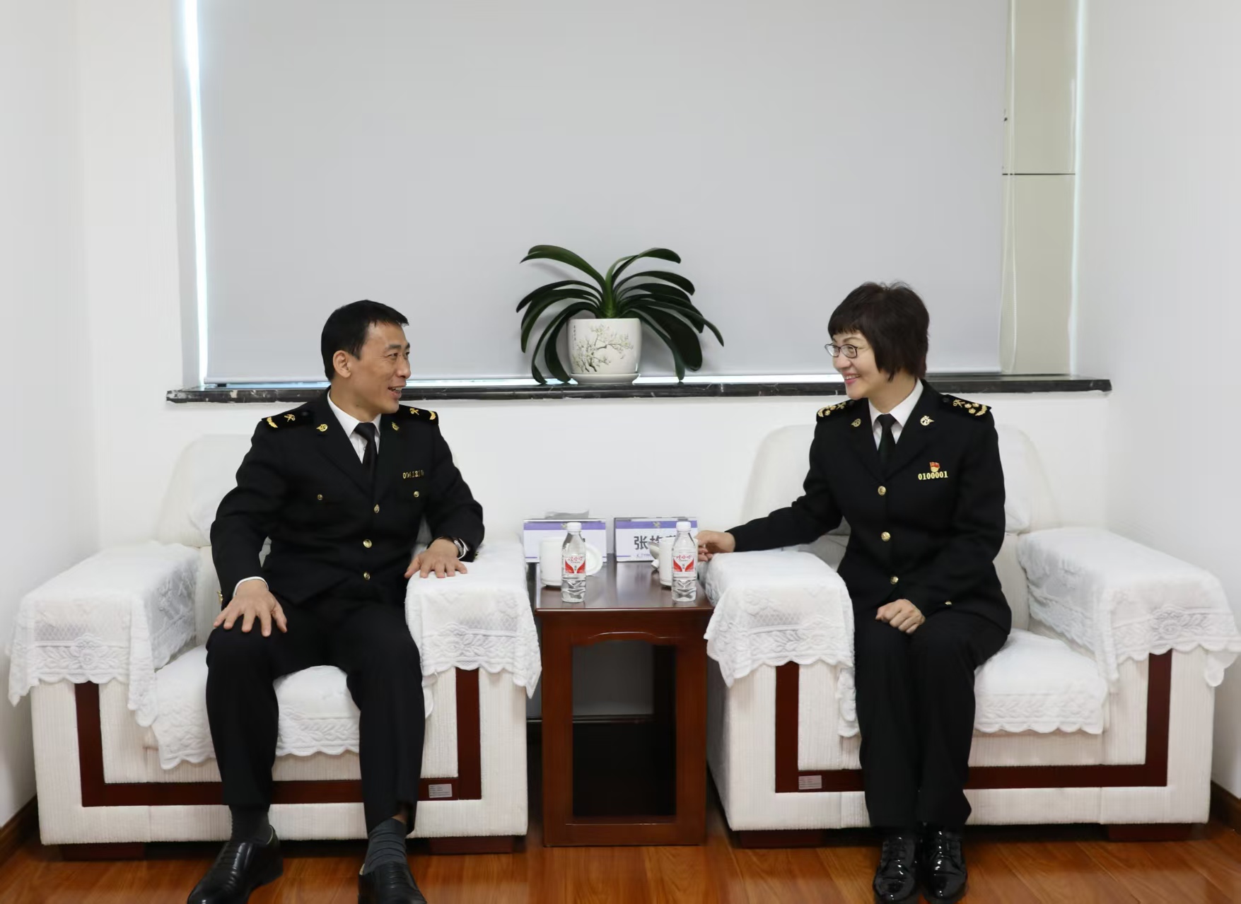 海科中心主任李政良同北京海關(guān)張格萍關(guān)長交流座談